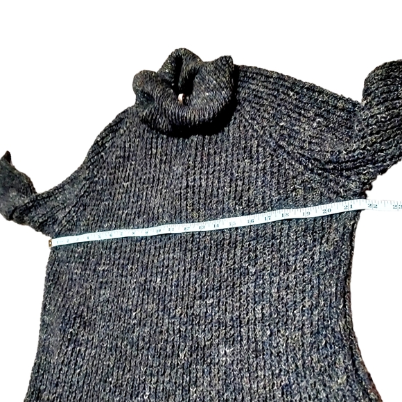 Free People Dylan Tweedy Turtleneck Sweater size XS - Picture 8 of 10